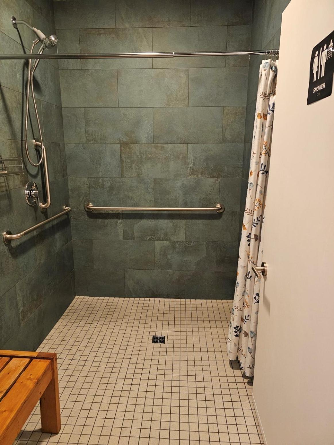 Whalers Guesthouse Тофіно Екстер'єр фото