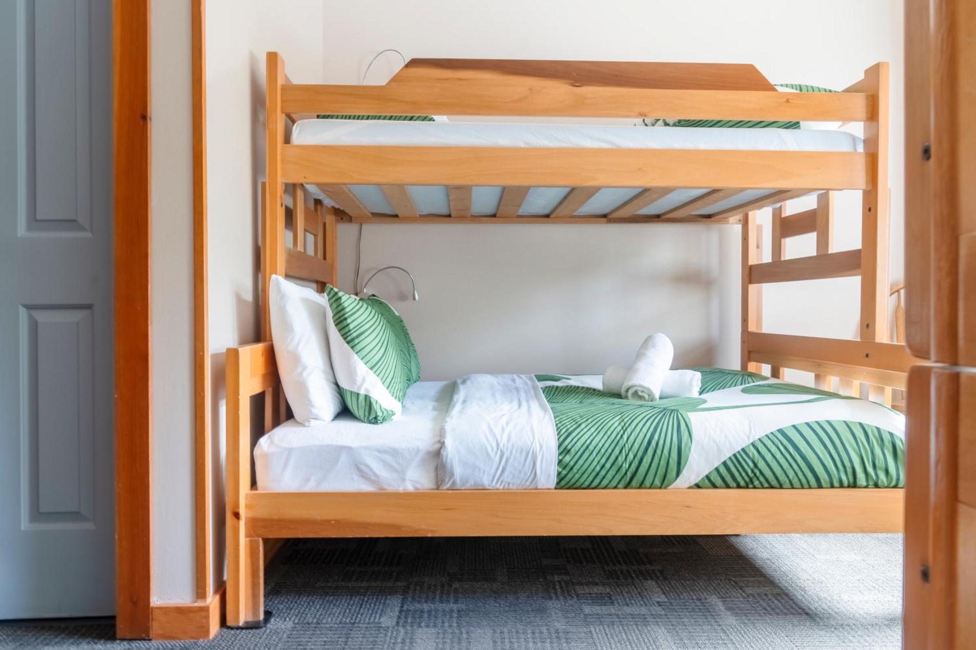Whalers Guesthouse Тофіно Екстер'єр фото